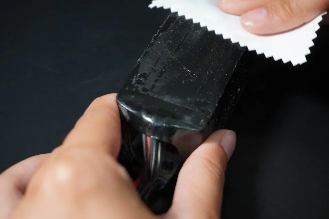 Cleaning the LiPo with alcohol